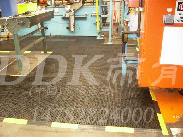 耐油防滑減震卡扣拼裝互鎖工廠用防滑PVC地墊顏色可定制 機床旁鏤空地墊